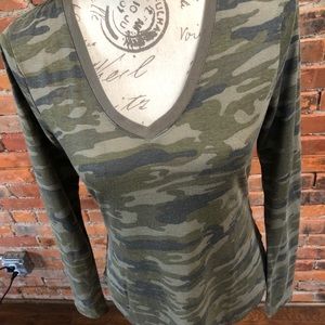 Ultra flirt v neck medium camo long sleeve top